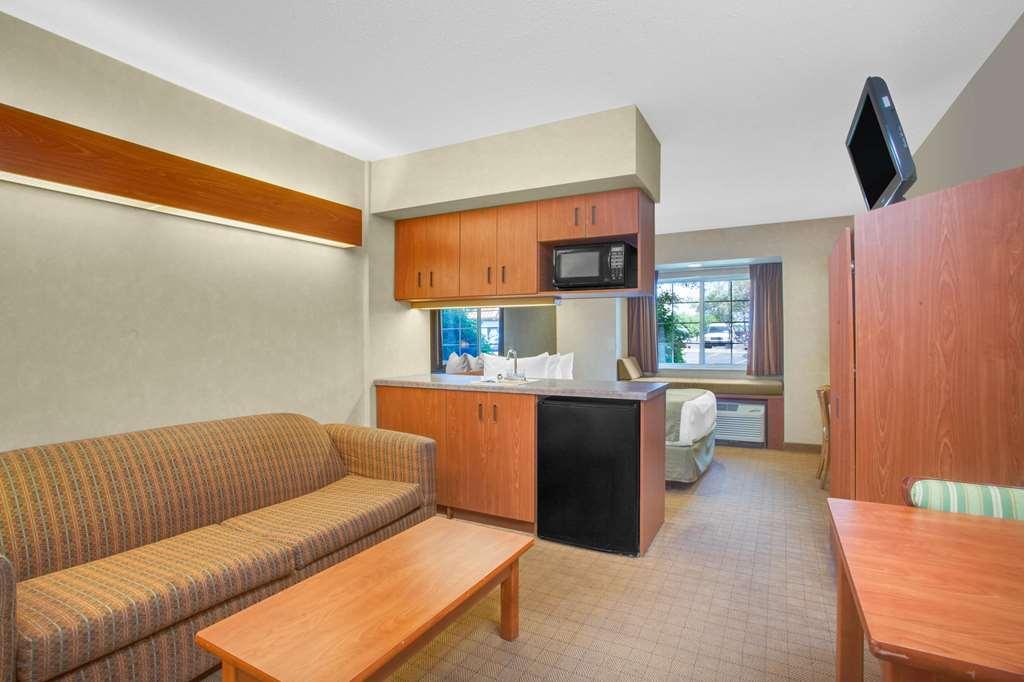 Microtel Inn & Suites Springville Quarto foto
